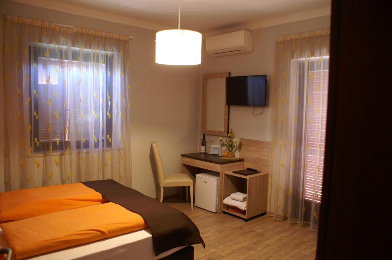 Garni Villa Betty Meran Buitenkant foto